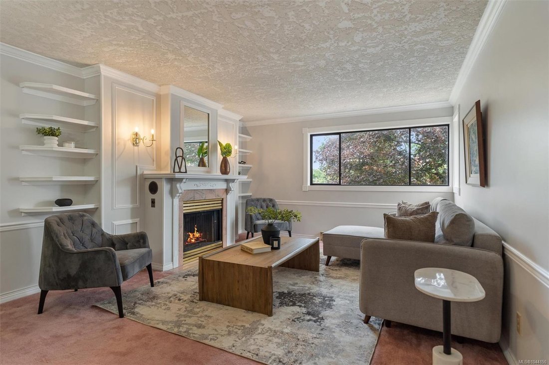 Townhouse in Victoria, British Columbia, Canada 4 - 18643721