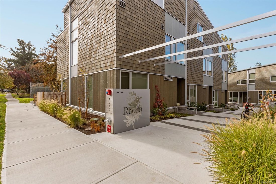 Townhouse in Victoria, British Columbia, Canada 4 - 18643446