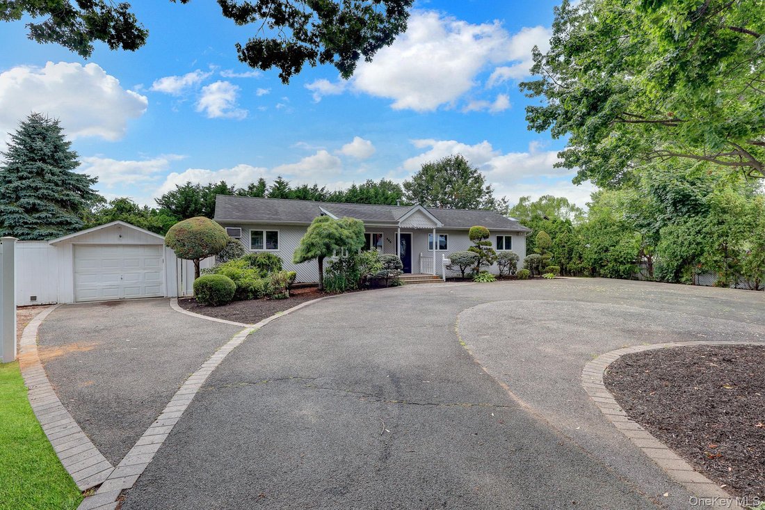 House in West Islip, New York, United States 2 - 18648476