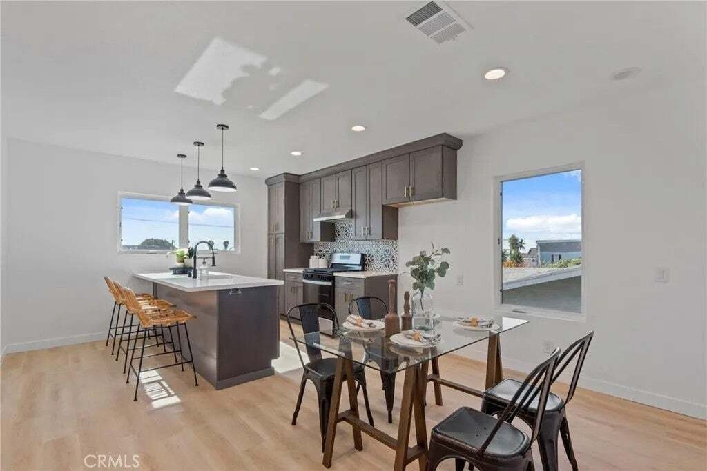 Los Angeles, California, United States 4 - 18229711