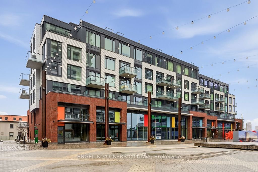 Condo in Ottawa, Ontario, Canada 1 - 18643989