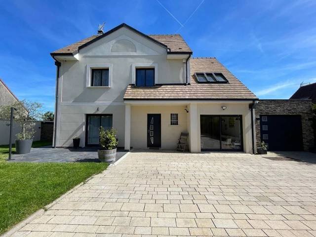 House in Chevry-Cossigny, Ile-de-France, France 1 - 18378536