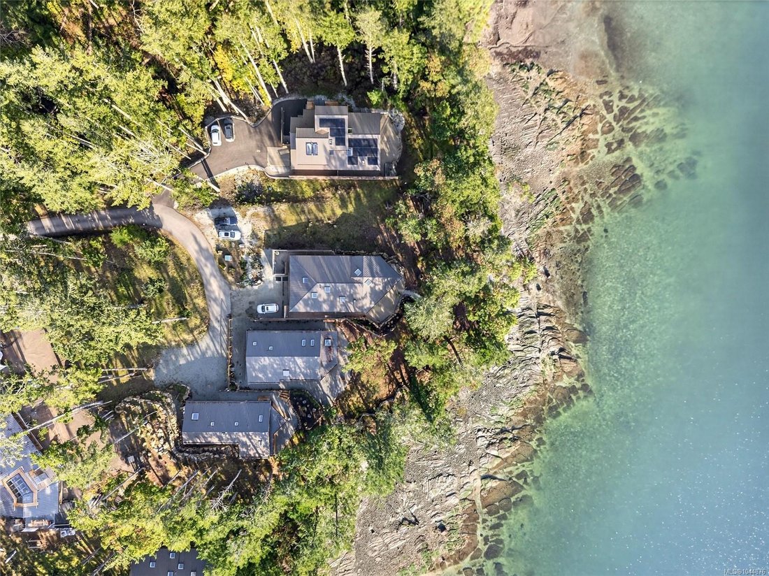 House in Saltspring Island, British Columbia, Canada 2 - 18643650