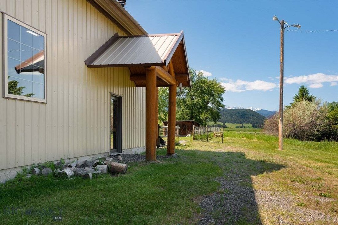Gallatin Gateway, Montana, United States 4 - 18643231