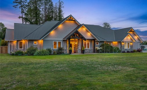 House in Black Creek, British Columbia, Canada 1