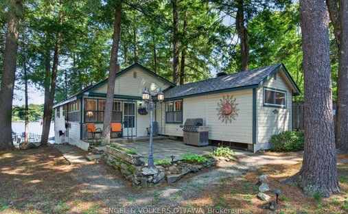 House in Leeds and the Thousand Islands, Ontario, Canada 1