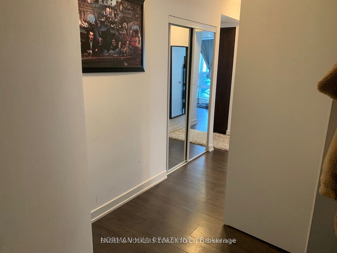 Condo in Toronto, Ontario, Canada 3 - 18642875