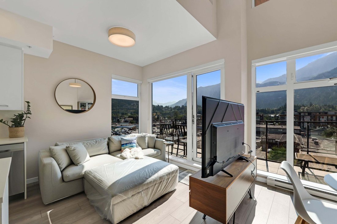 Condo in Squamish, British Columbia, Canada 2 - 18643224