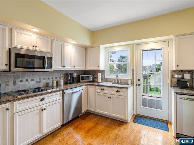 House in Carlstadt, New Jersey, United States 5 - 18644652