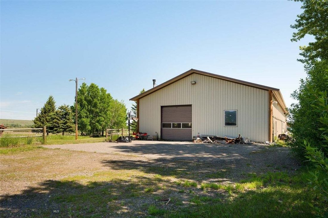 Gallatin Gateway, Montana, United States 5 - 18643231