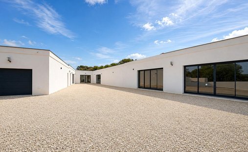 House in Centre Ville, Bagnols-sur-Ceze, France 1