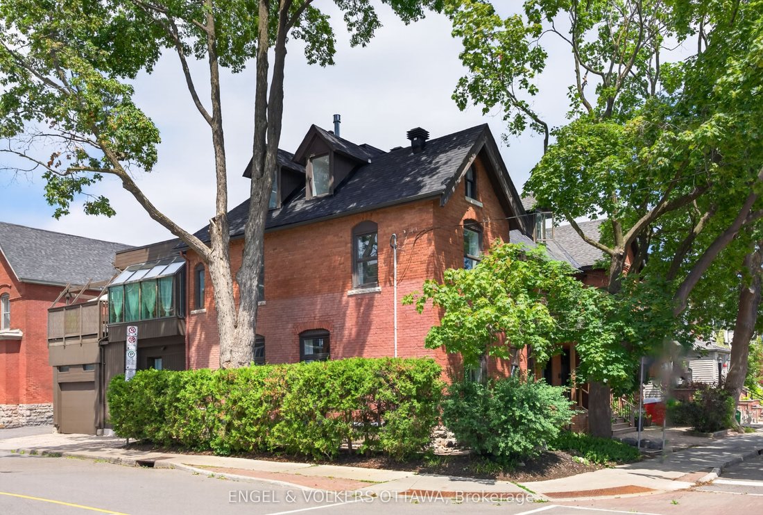 Townhouse in Ottawa, Ontario, Canada 2 - 18642965