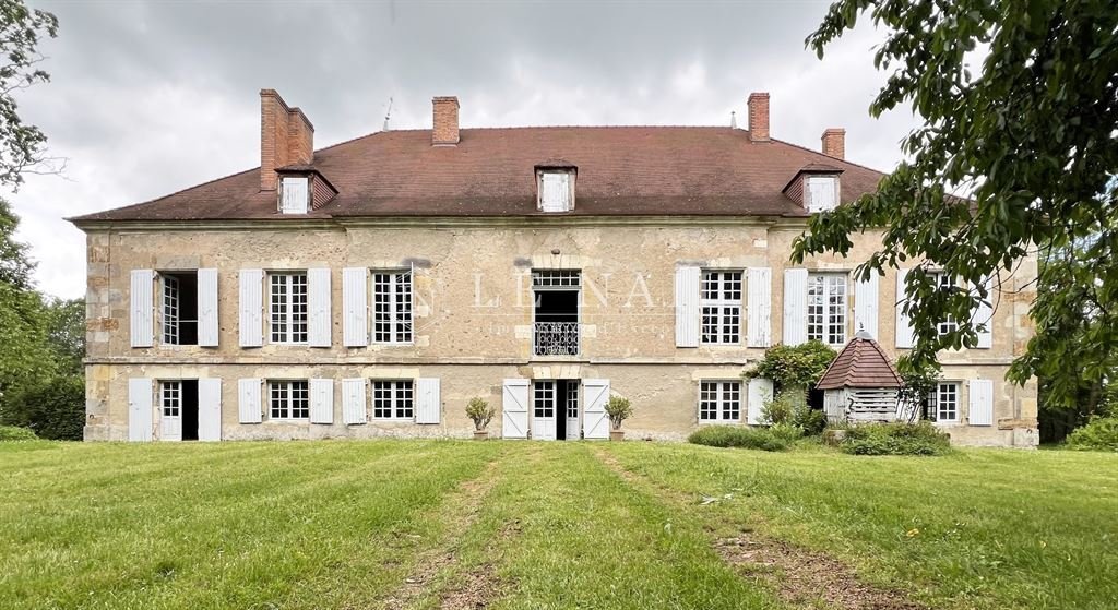 Castle in Vieil Angoulême-Centre Ville, Angoulême, France 1 - 18647535