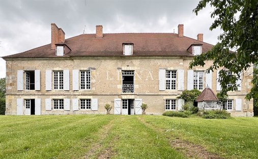 Castle in Vieil Angoulême-Centre Ville, Angoulême, France 1