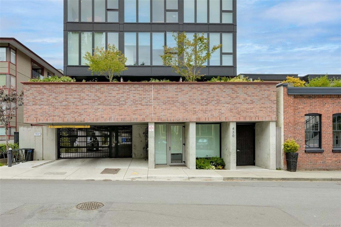 Condo in Victoria, British Columbia, Canada 1 - 18643575