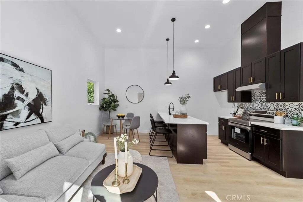 Condo in Los Angeles, California, United States 5 - 18562504