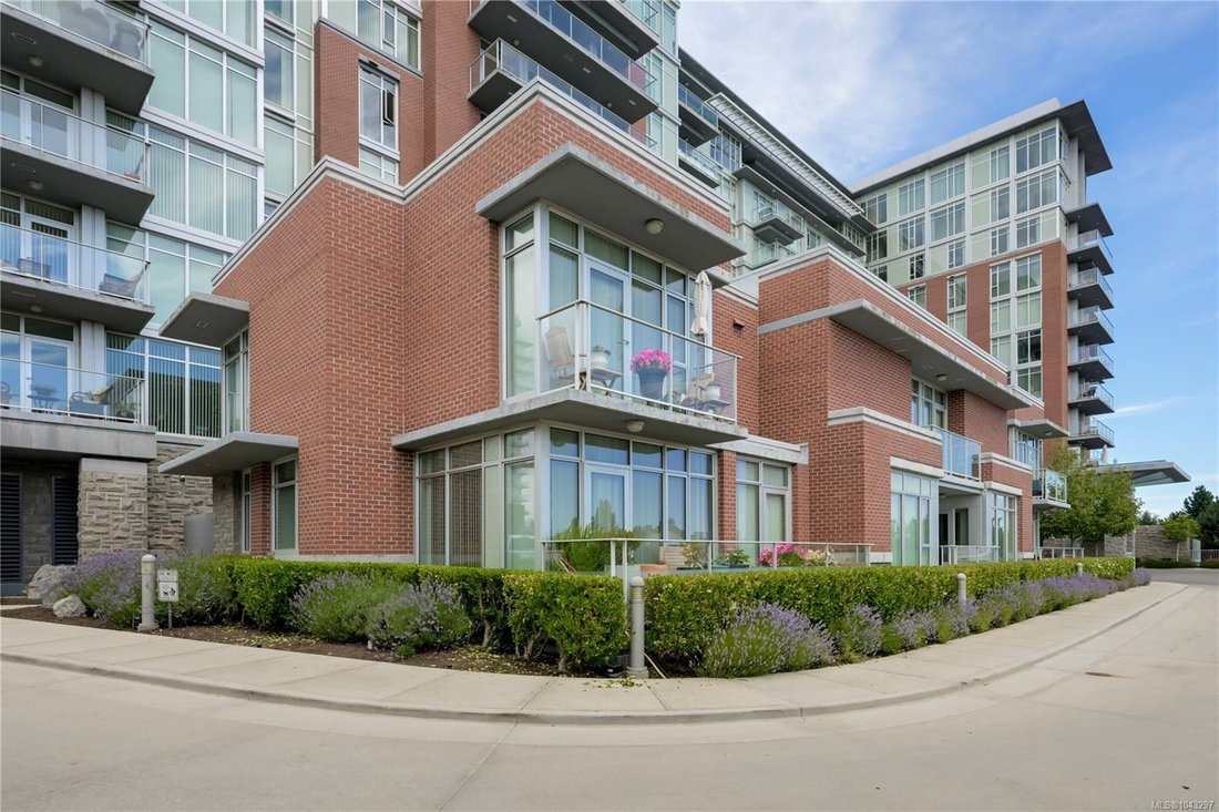 Townhouse in Victoria, British Columbia, Canada 1 - 18643607