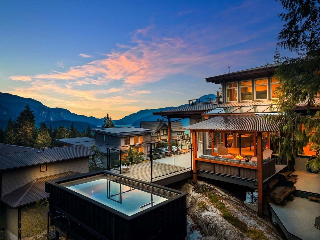 House in Squamish, British Columbia, Canada 1 - 18642888