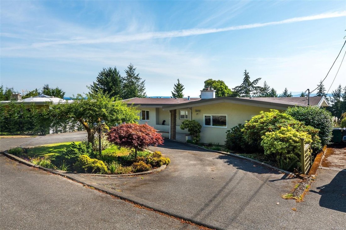 House in Saanich, British Columbia, Canada 4 - 18643629