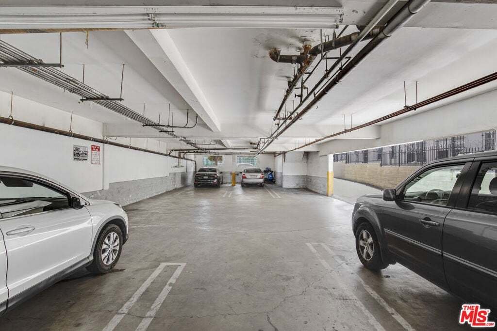 Los Angeles, California, United States 5 - 18645933
