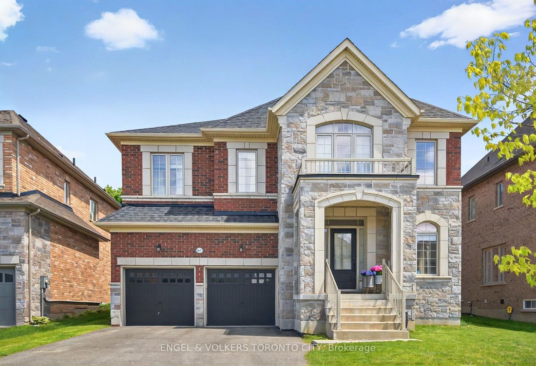House in Newmarket, Ontario, Canada 1 - 18643161