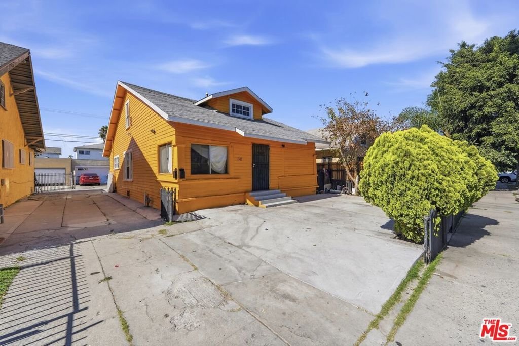 Los Angeles, California, United States 2 - 18643138
