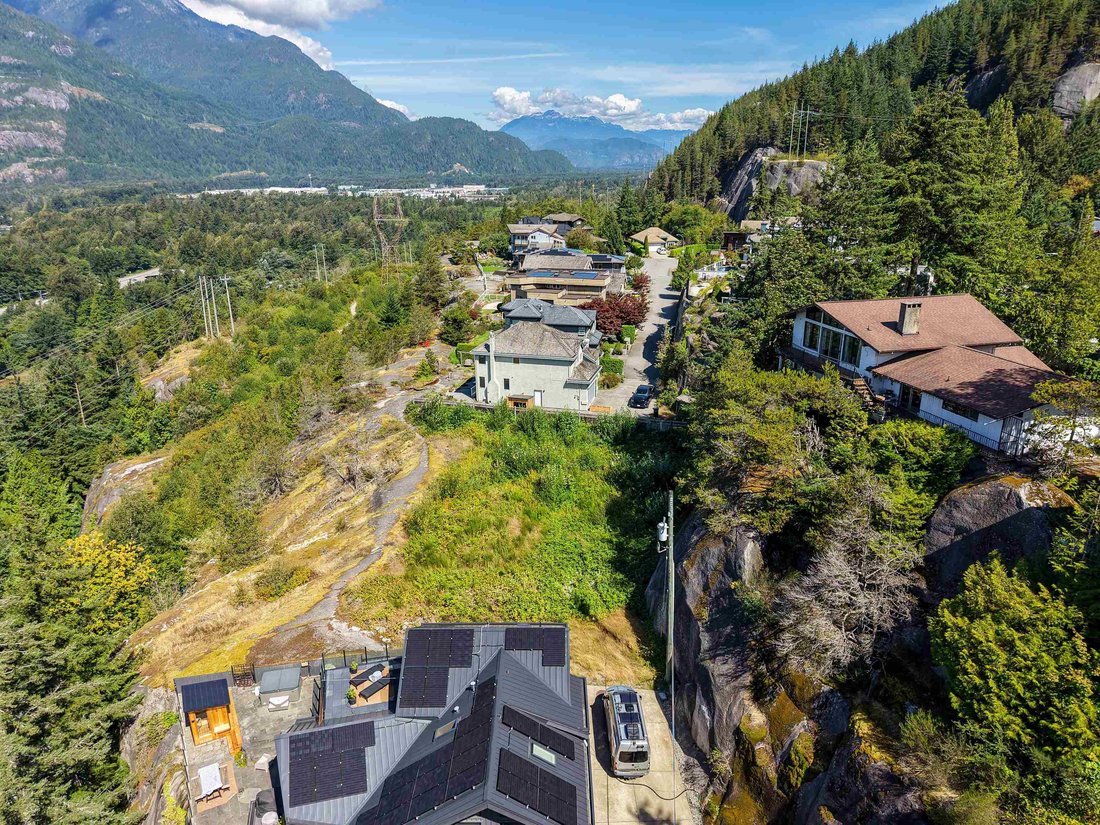 Land in Squamish, British Columbia, Canada 1 - 18643226