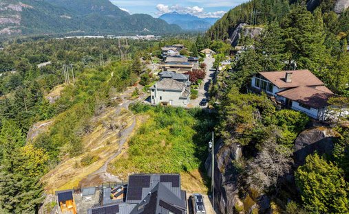 Land in Squamish, British Columbia, Canada 1