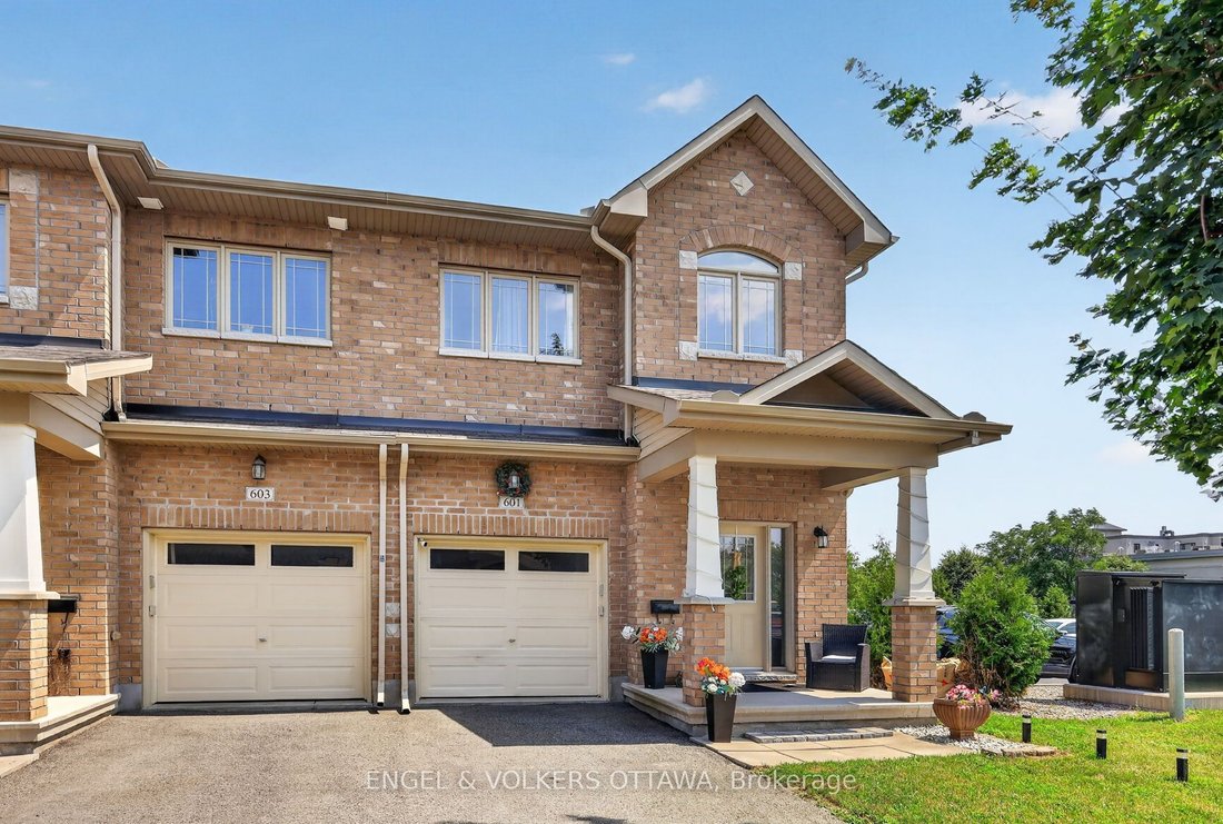 Townhouse in Ottawa, Ontario, Canada 1 - 18643712