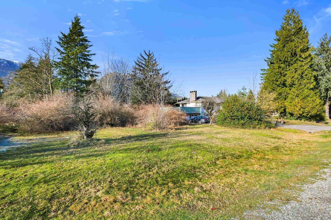 House in Squamish, British Columbia, Canada 5 - 18642711