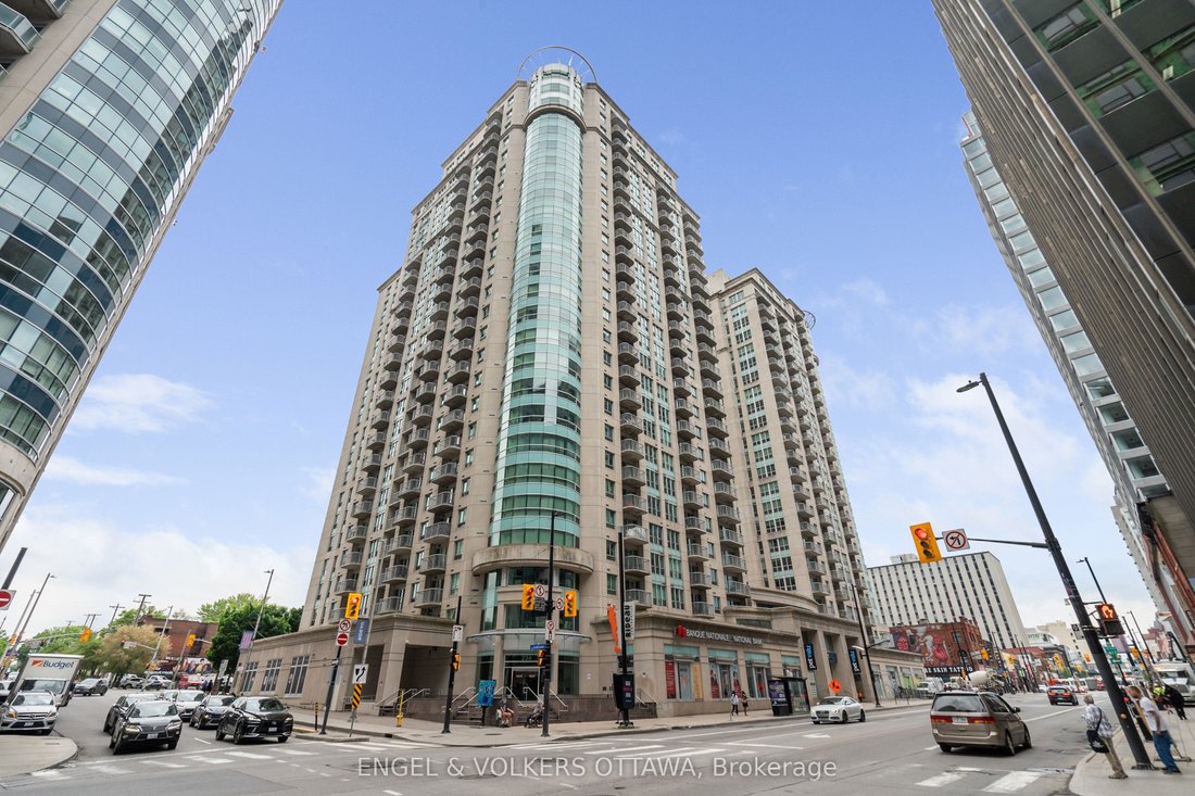 Condo in Ottawa, Ontario, Canada 1 - 18642757