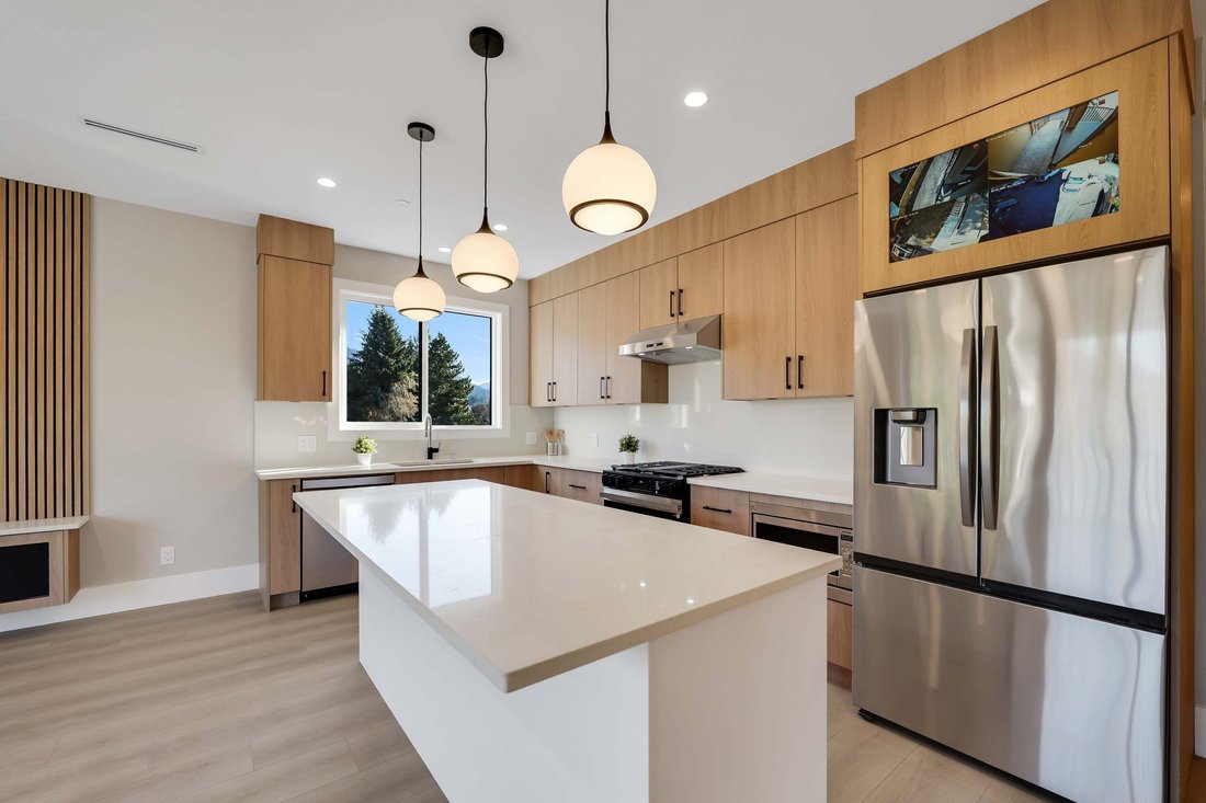 Condo in Squamish, British Columbia, Canada 3 - 18642811