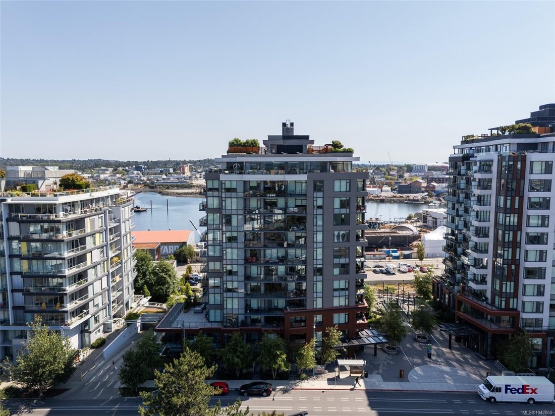 Condo in Victoria, British Columbia, Canada 1 - 18643548