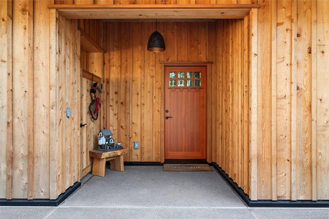 House in Saltspring Island, British Columbia, Canada 4 - 18643650