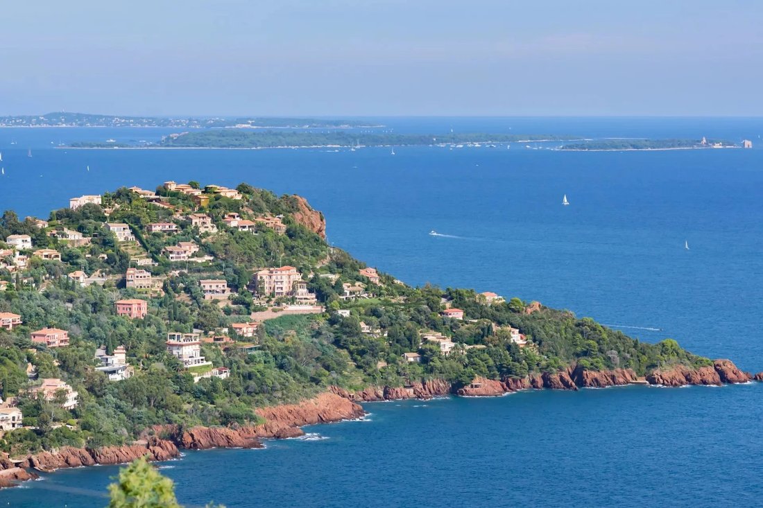 Villa in Le Dramont-Agay-Anthéor-Le Trayas, Saint-Raphaël, France 2 - 16725362