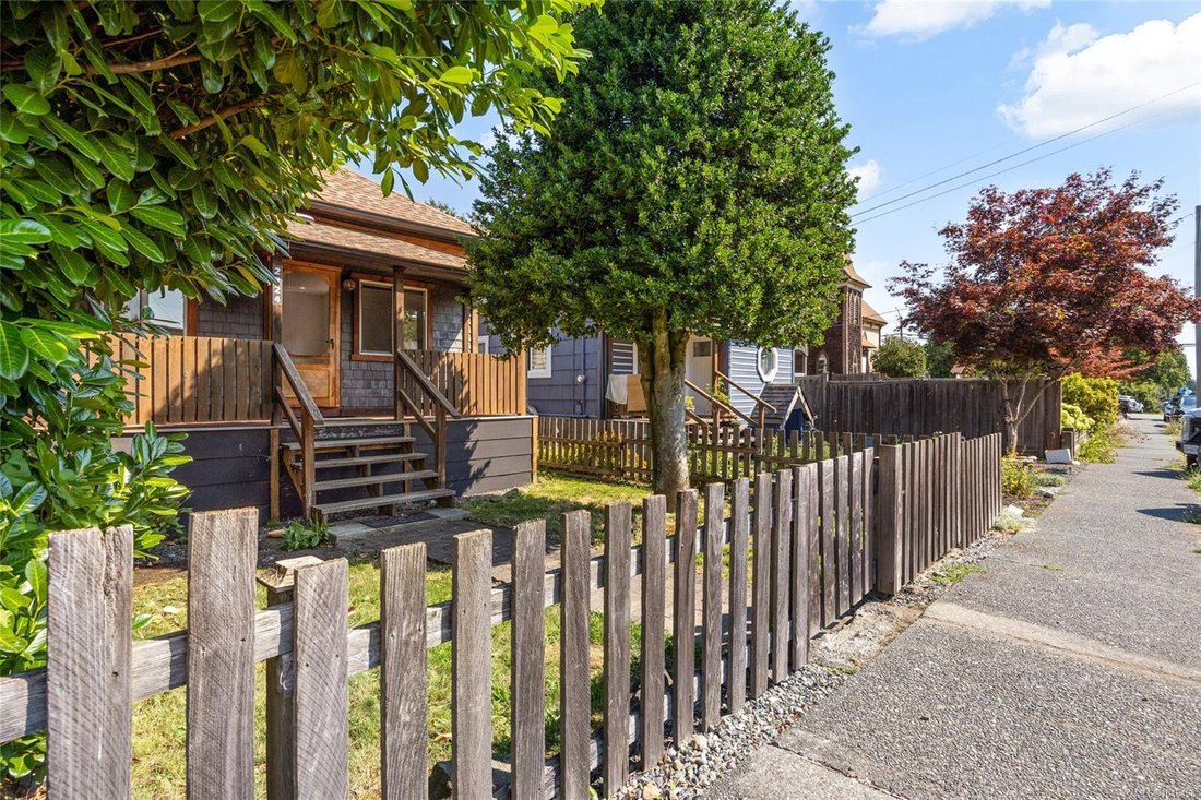 House in Cumberland, British Columbia, Canada 2 - 18643741