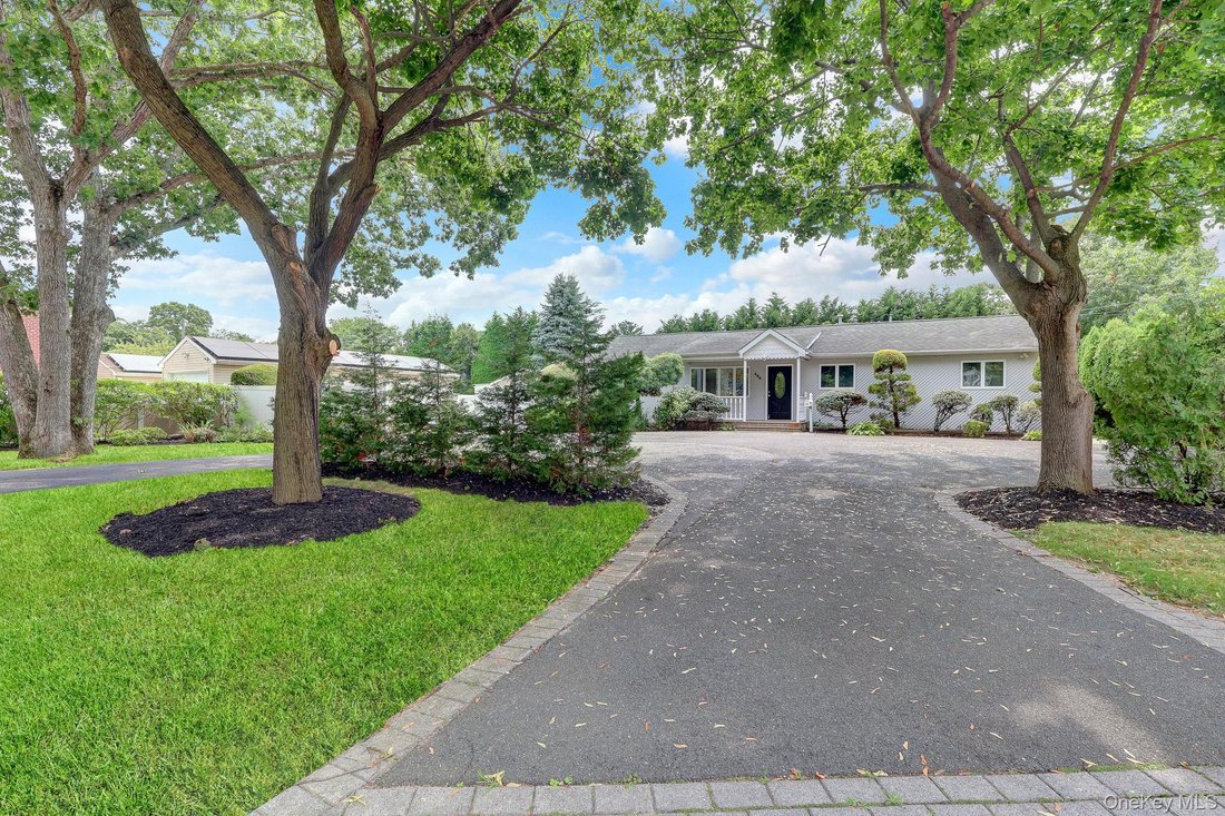 House in West Islip, New York, United States 1 - 18648476