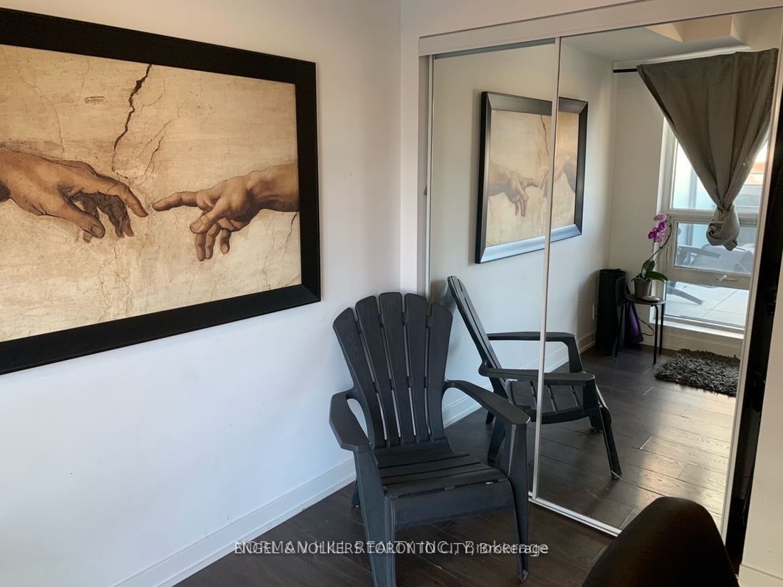 Condo in Toronto, Ontario, Canada 4 - 18642875