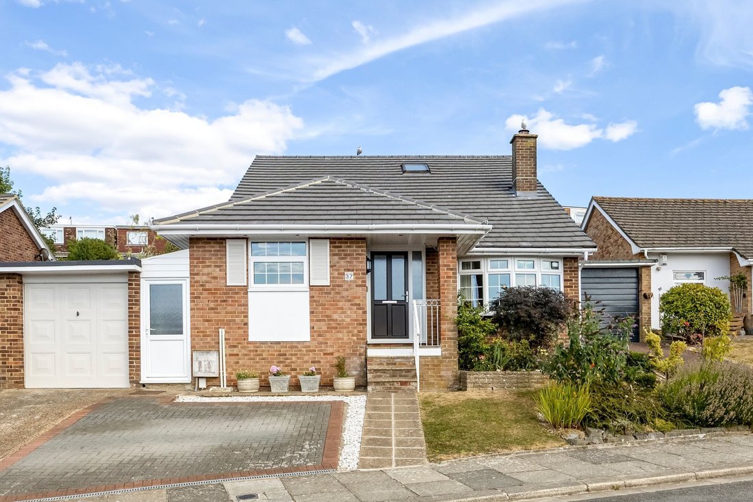 Bungalow in Hangleton, Hove, England 1 - 18644251