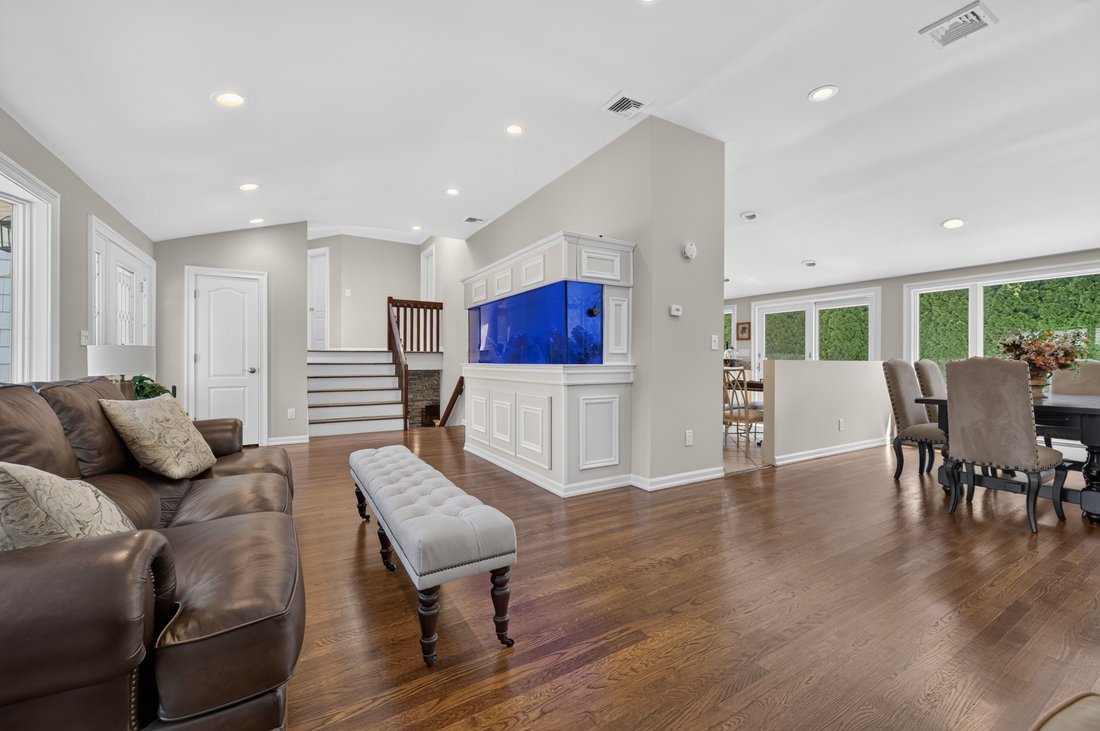 House in Syosset, New York, United States 4 - 18627576