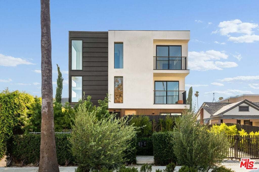Los Angeles, California, United States 1 - 18645940