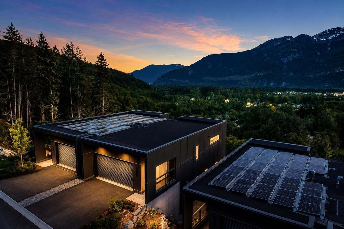 Condo in Squamish, British Columbia, Canada 2 - 18643092
