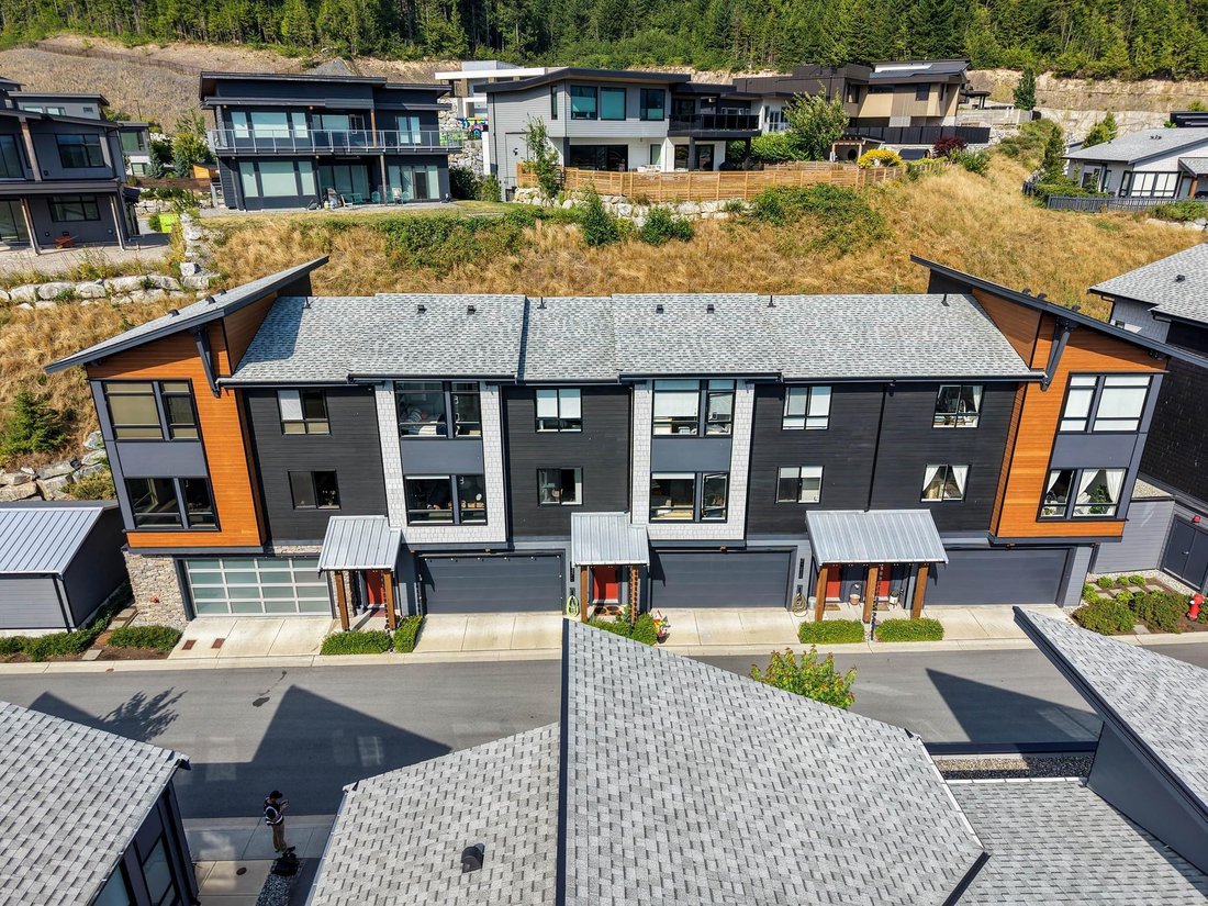 Townhouse in Squamish, British Columbia, Canada 2 - 18643165