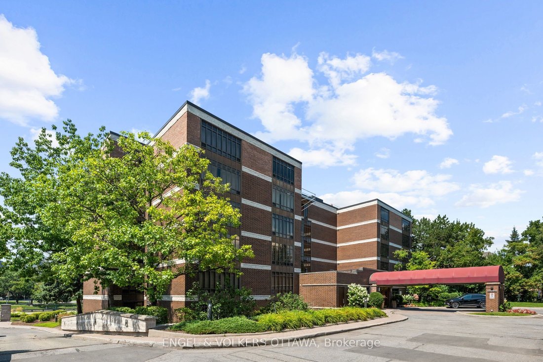 Condo in Ottawa, Ontario, Canada 1 - 18644172