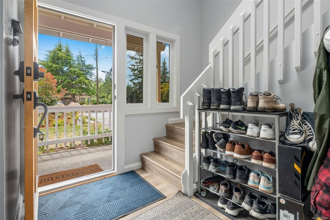 House in View Royal, British Columbia, Canada 4 - 18643411
