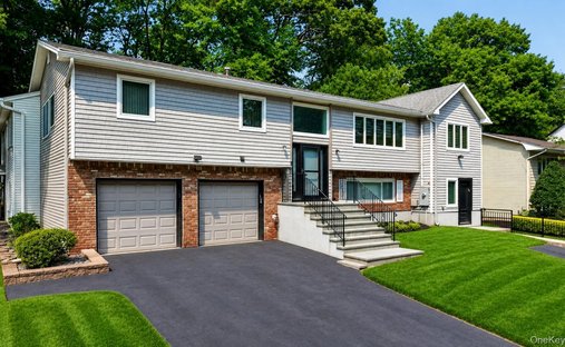 House in Airmont, New York, United States 1