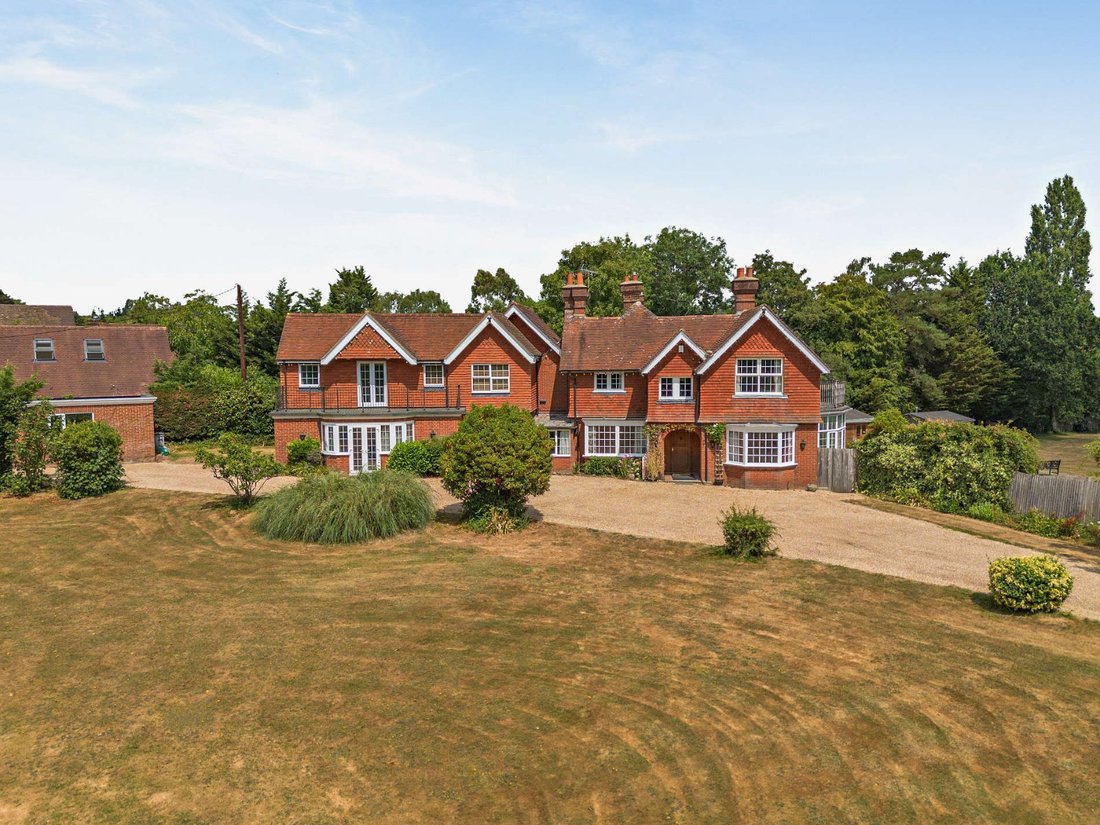 House in Burgess Hill, England 1 - 18645888