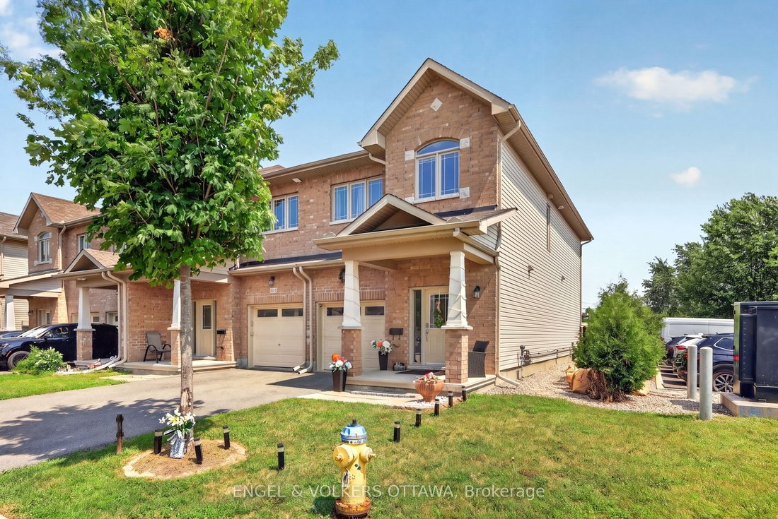 Townhouse in Ottawa, Ontario, Canada 2 - 18643712