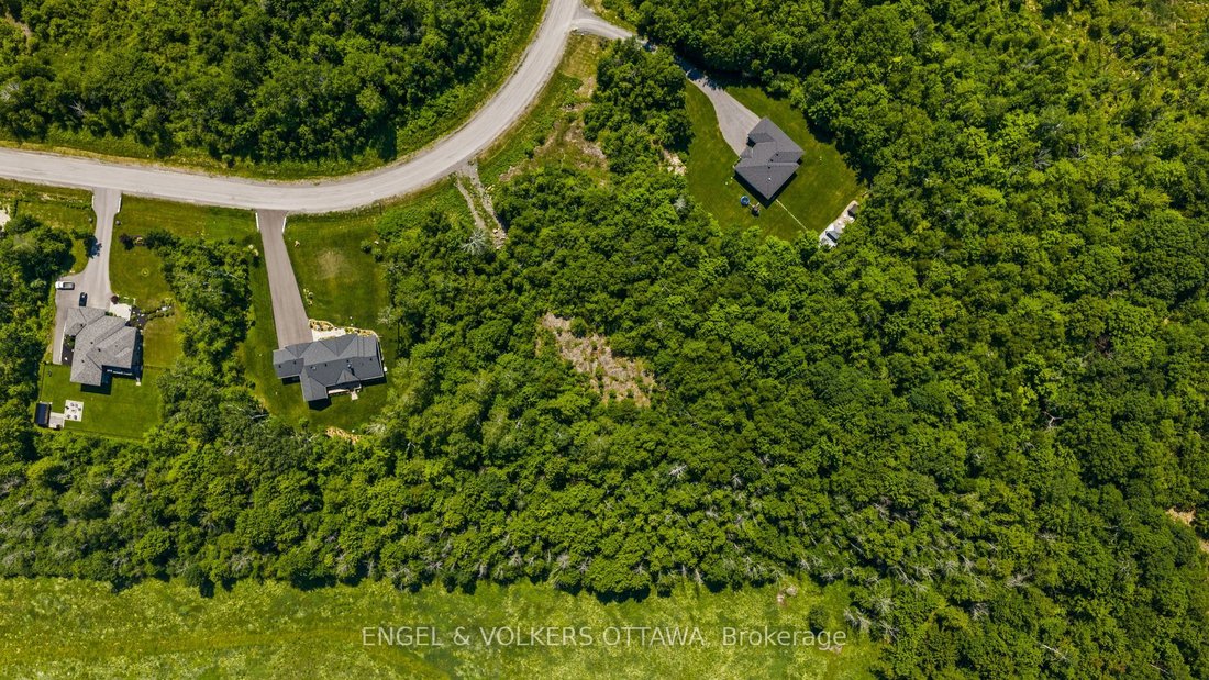 House in Ottawa, Ontario, Canada 5 - 18219262