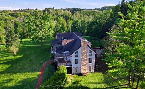 Corps de ferme à Adjala-Tosorontio, Ontario, Canada 1